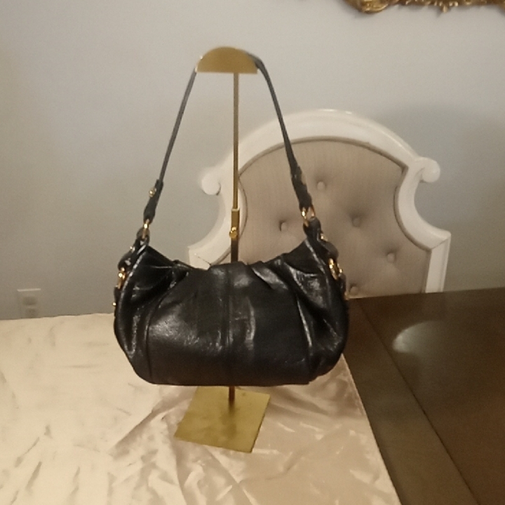 Elegant Black Leather Shoulder Bag Vera Wang